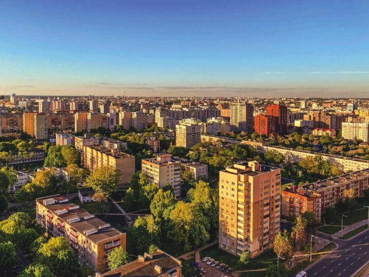 Turning empty rooftops into low-carbon homes